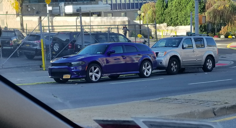 Illustration for article titled This Dodge Charger Wagon Spotted On The Street Looks So Much Better Than It Has Any Right To